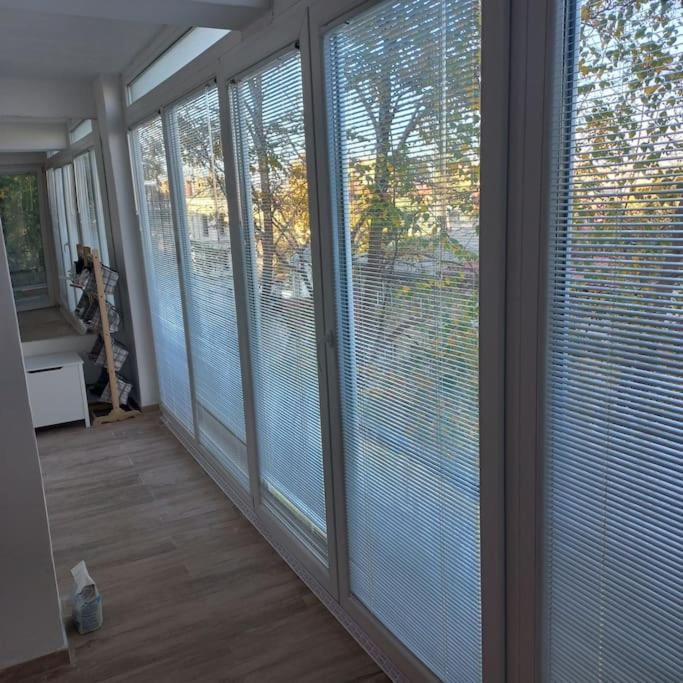 Lovely 1- Bedroom Condo Close To Downtown Скопье Экстерьер фото
